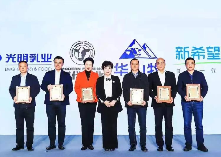 重庆日报：捷报，天友乳业荣获2021年国家优质乳工程双项大奖！